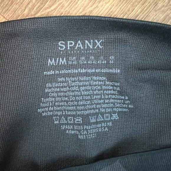 NEW SPANX EcoCare Seamless Black Camo Leggings - Picture 7 of 9